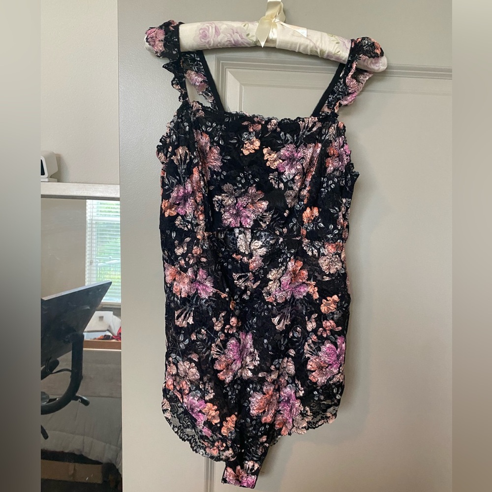 Torrid floral lace bodysuit size 3